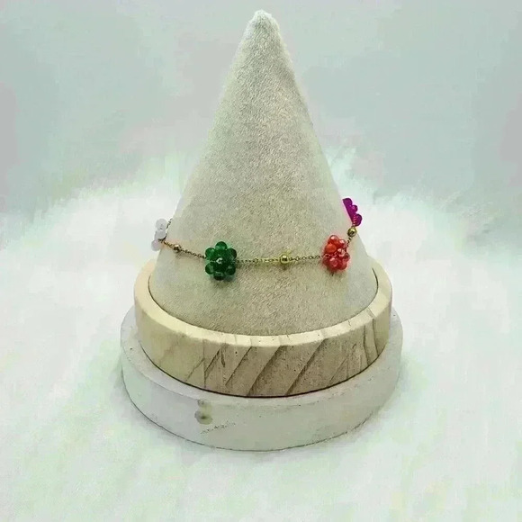 Spring themed Beaded Flower Bracelet - Picture 4 of 8